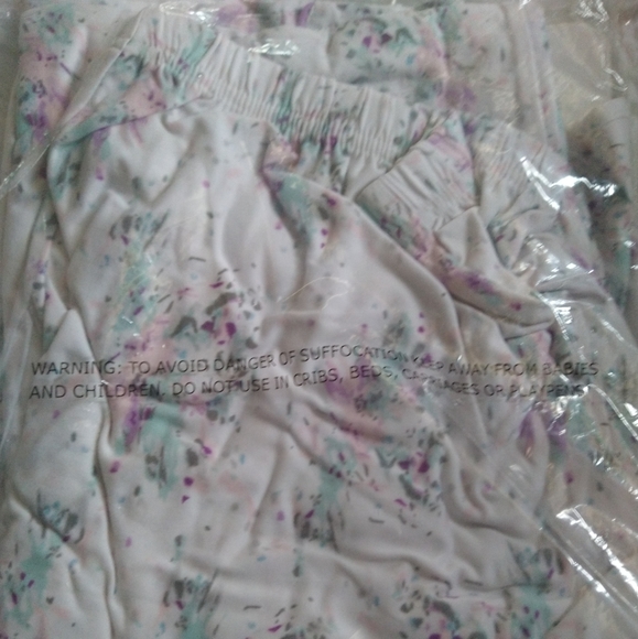 New Hanes Women's Pajama Set Lounge. Button down Collared Pant Set. Med Floral - Picture 7 of 9